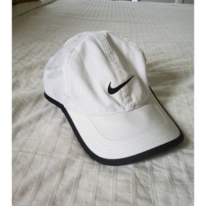 White nike cap featherlight dri-fit